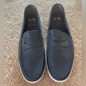 Cole Haan Loafer H 15 Shoe's size 12M
C14593 Navy